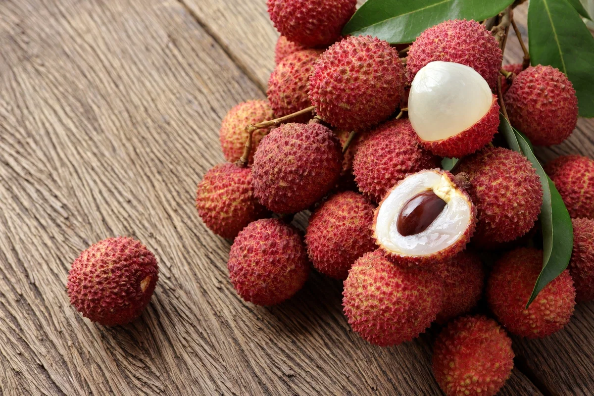 Image d'une grappe de litchis